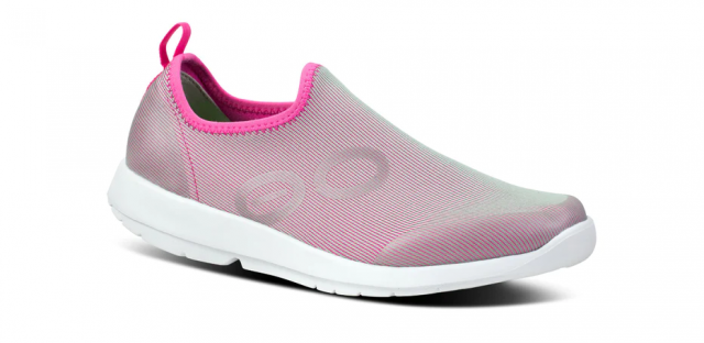 OOFOS Women s OOMG Sport Low Shoe White Fuchsia